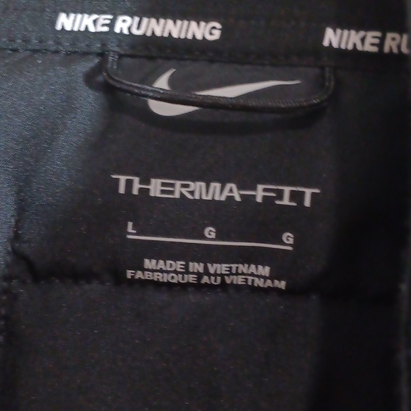 Nike Black Quilted Running Athletic Jacket - Picture 2 of 4